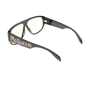 GENTLY USED - ALEXANDER MCQUEEN
GRAFFITI MASK BLACK SUNGLASSES WOMAN